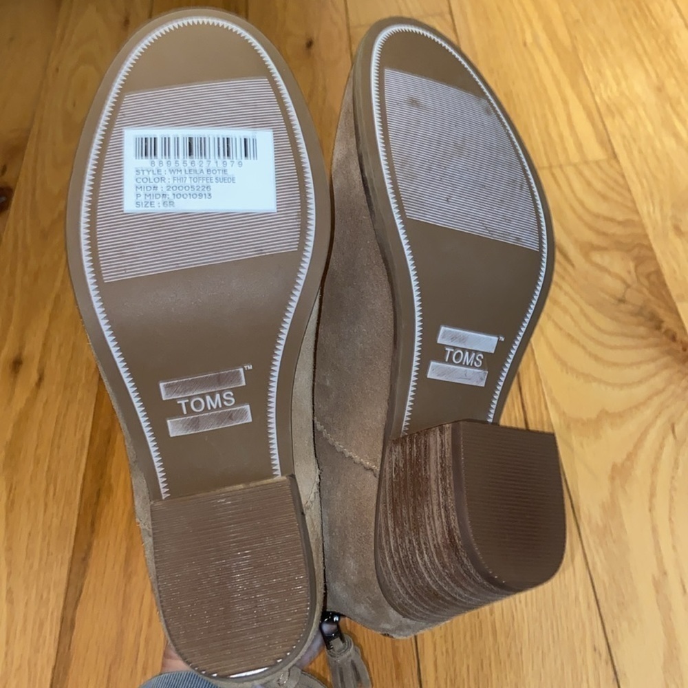 NEW without box TOMS Leila Bootie in Toffee Suede size 6- marked as sample - Picture 8 of 11
